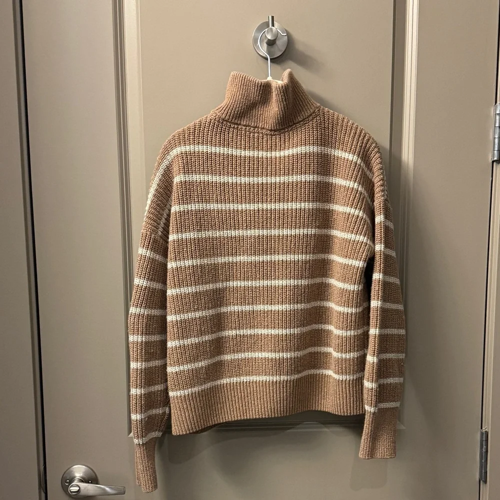 HP! 🎉💕 NWOT Faherty Mariner Sweater in Camel Stripe - Picture 6 of 8